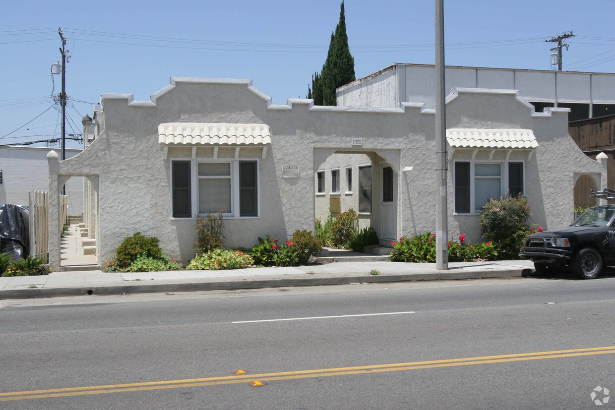 Building Photo - 1371 Redondo Ave