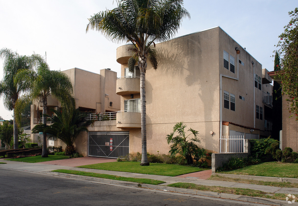 Building Photo - 919 N Eucalyptus Ave