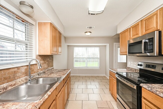 Building Photo - 428 Guadalupe Dr