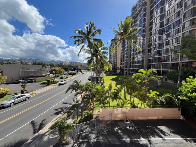 Building Photo - Ilaniwai (Salt Lake/Honolulu) 2 bedrooms, ...