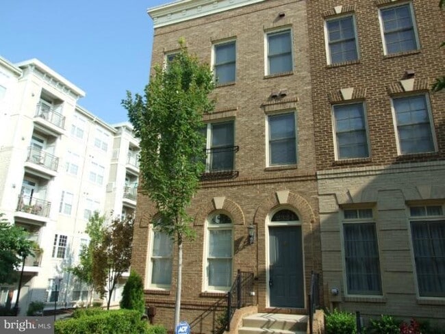 Foto del edificio - 2324 Cobble Hill Terrace