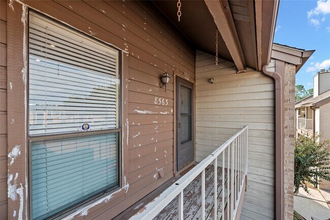 Foto del edificio - 8563 Sands Point Dr