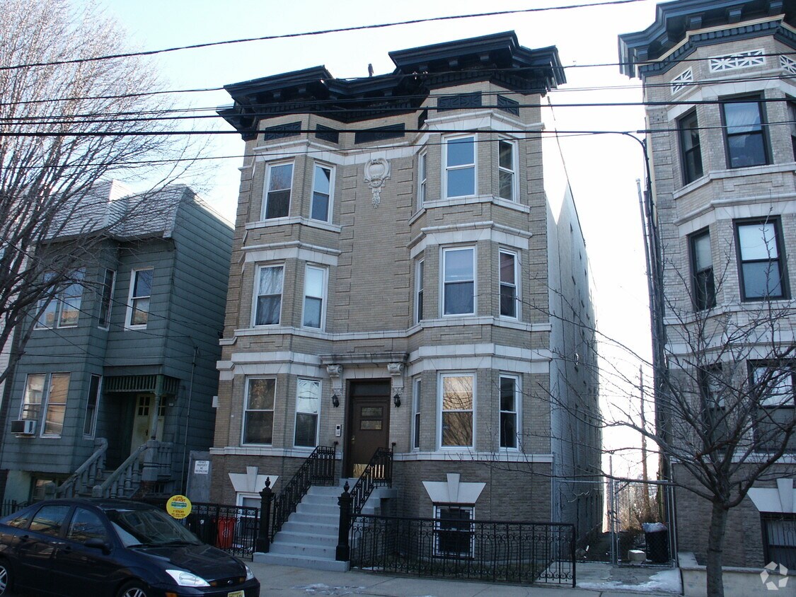 Foto del edificio - 110 Ogden Ave