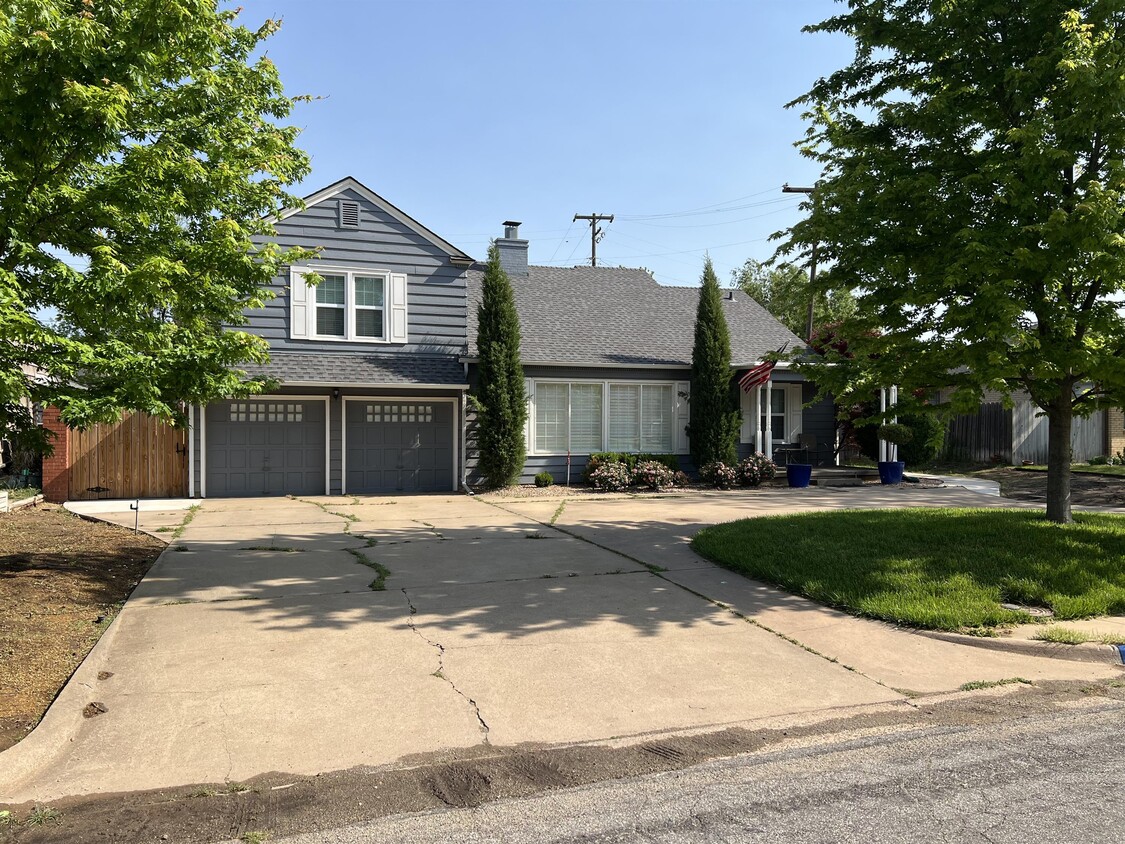 Primary Photo - 1402 W Wynona Ave