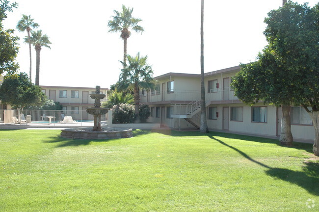 Building Photo - University Square