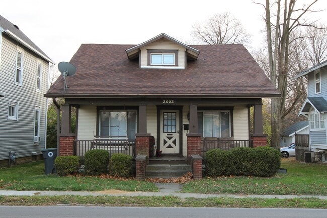 Building Photo - PRELEASING for AUGUST! Close to Campus