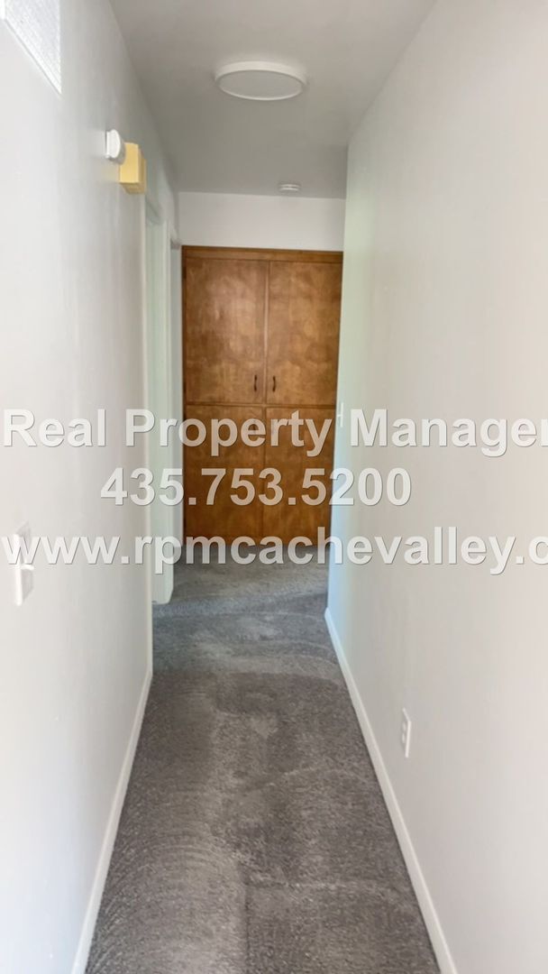 Building Photo - 420 1/2 N 200 W # 1-4