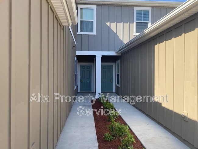 Building Photo - 9589 Mira Loma Dr