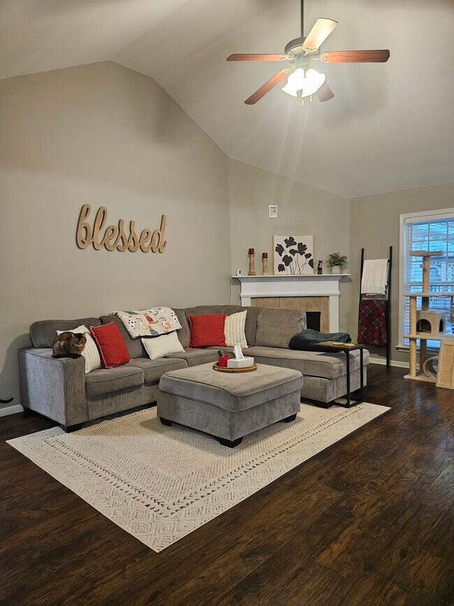 Foto del edificio - 8054 Garrett Pines Dr