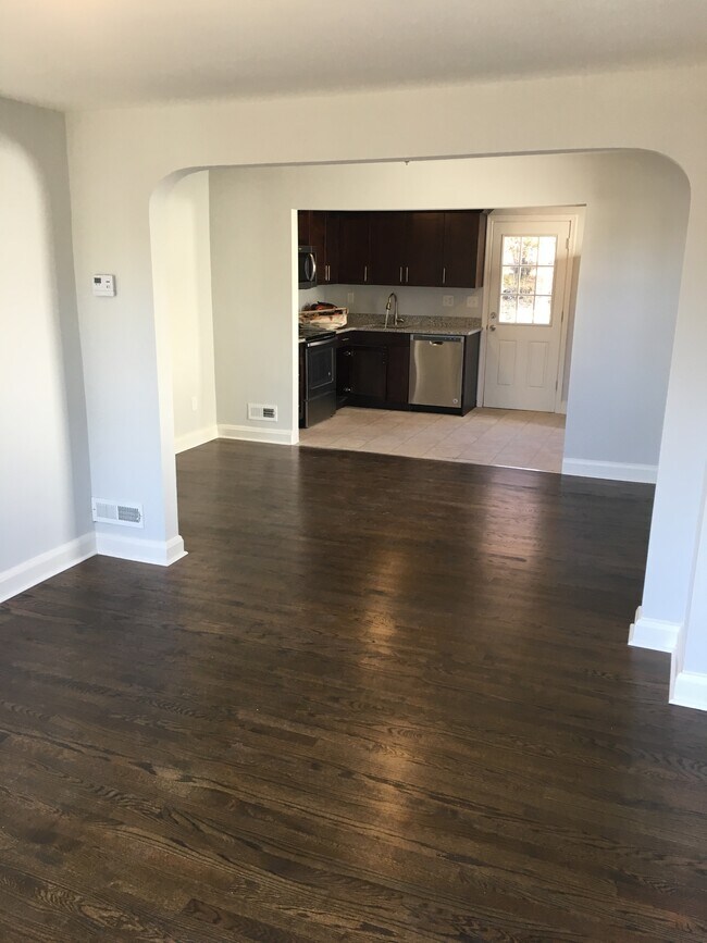 Foto del edificio - 5938 Clayton Ave