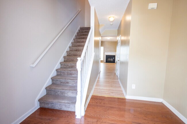 Foto del edificio - 2833 Parkway Close