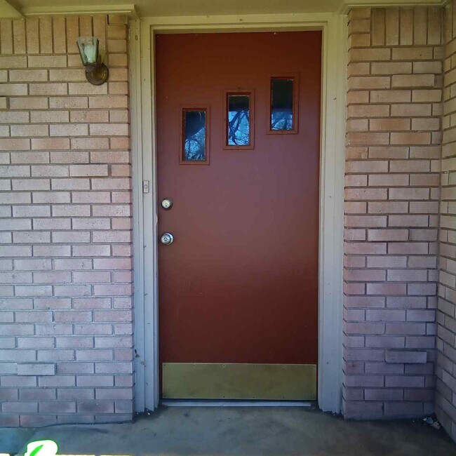 Building Photo - 3409 Pin Oak Dr