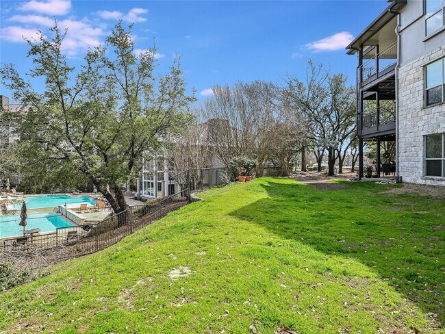 Building Photo - 6000-9 Shepherd Mountain Cove