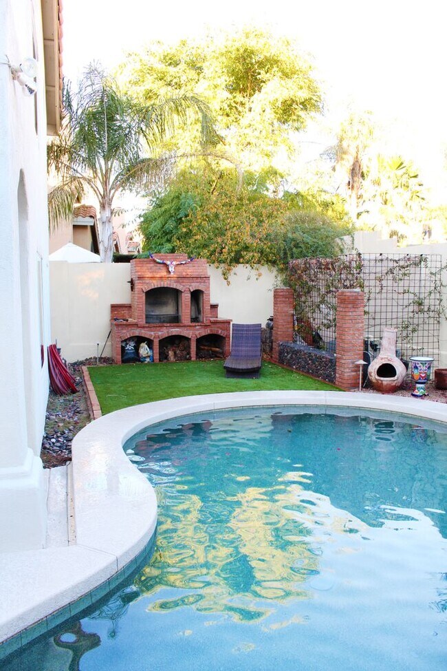 Building Photo - Mesa Gem with Pool for Rent!