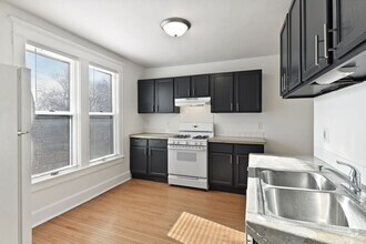 Building Photo - 420 N Oliver Ave