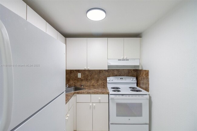 Foto del edificio - 606 W 81st St