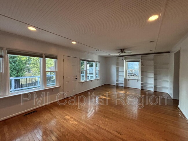 Building Photo - 8710 Maywood Ave