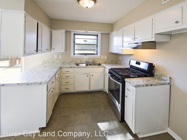 Building Photo - 3 br, 1.5 bath House - 177 E. Fairway Ave