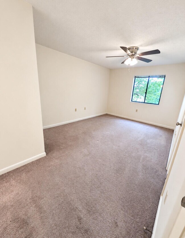 Building Photo - 122 Turtle Creek Rd