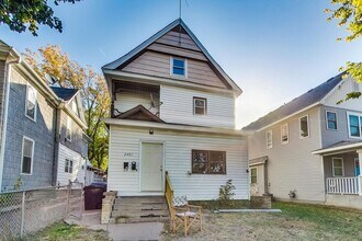2401 Fillmore St NE