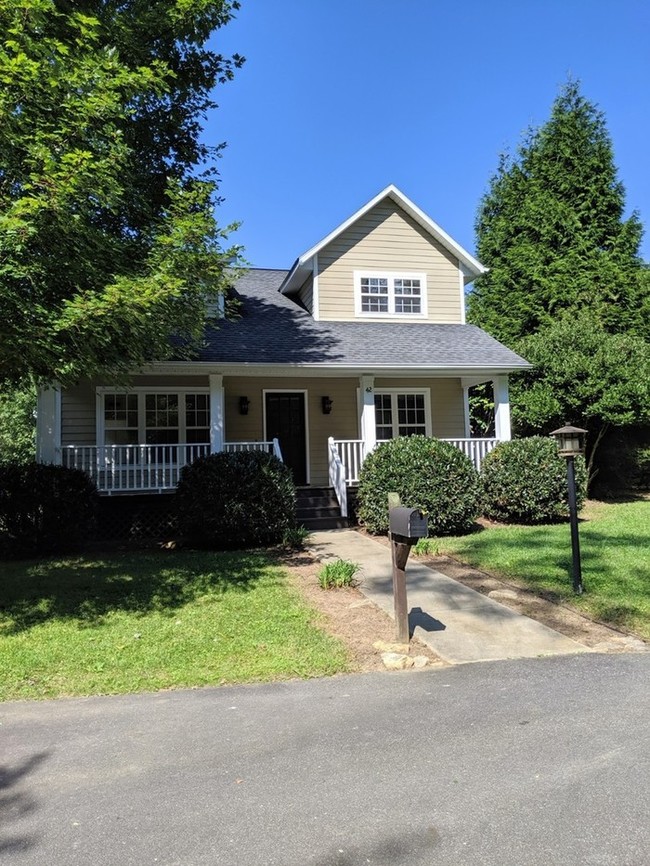 Building Photo - Beautiful Black Mountain Home