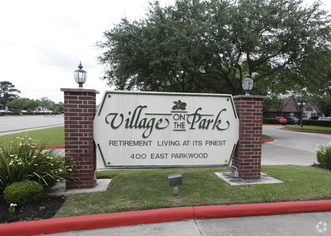 Foto del edificio - Village on the Park