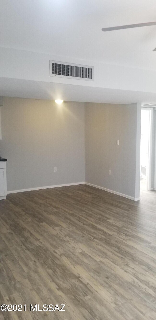 Foto del edificio - 9420 E Speedway Blvd