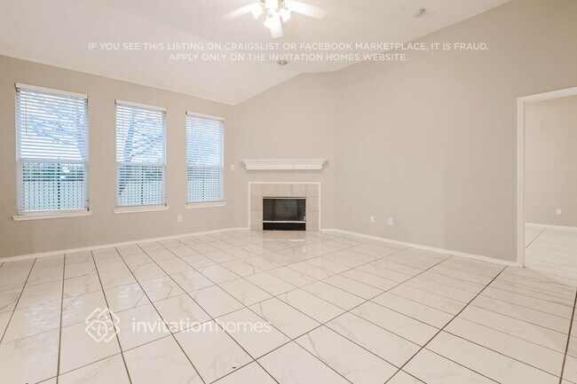 Building Photo - 9501 Links Fairway Dr