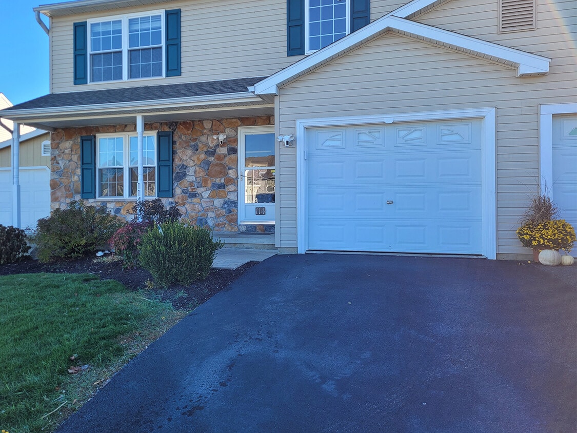 114 Julia Ln, Lebanon, PA 17042 Townhome Rentals in Lebanon PA