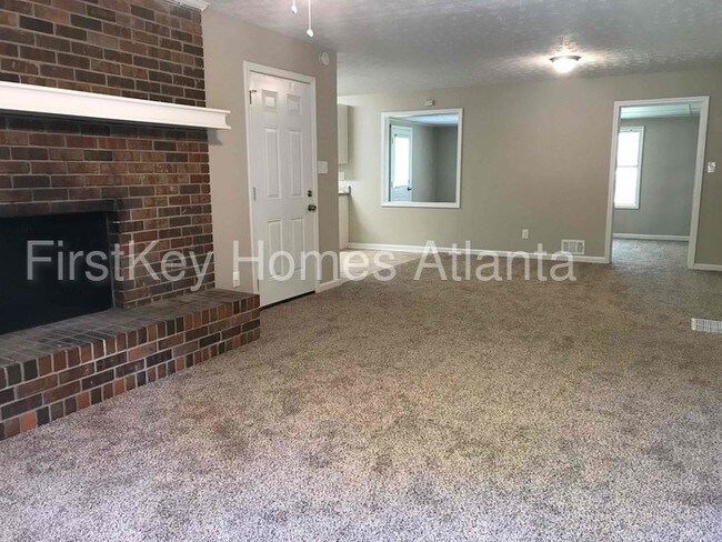 Building Photo - 5705 Hiram Lithia Springs Rd SW