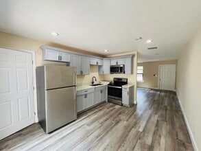 Building Photo - 4195 Sanders Dr