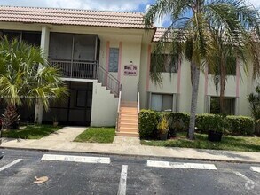 Building Photo - 413 Lakeview Dr