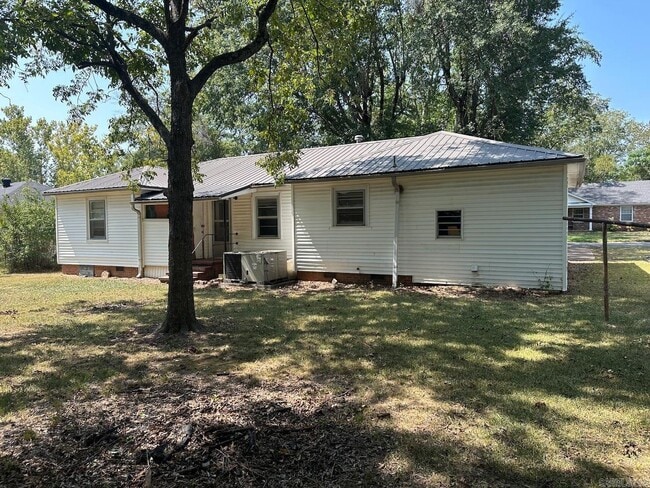 Building Photo - 104 N Olive St
