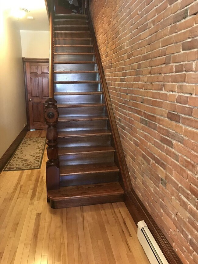 Building Photo - Unique BU Apartment
