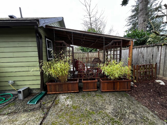 Foto del edificio - 2219 Bush Ave NW