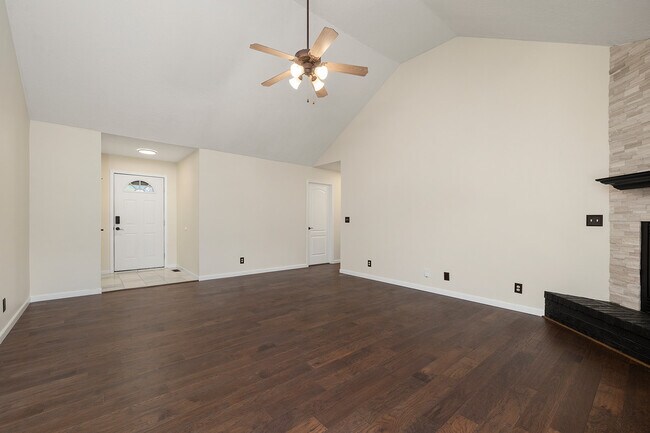 Building Photo - 647 S Meteor Ave