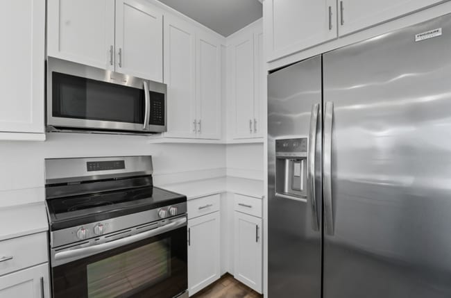 Building Photo - *Like Brand New Luxurious Modern 3 Bedroom 2 Bath Townhome in Warner Meadows!**
