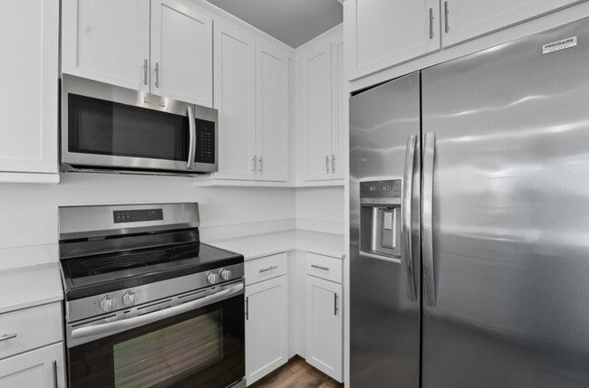 Foto del edificio - *Like Brand New Luxurious Modern 3 Bedroom 2 Bath Townhome in Warner Meadows!**