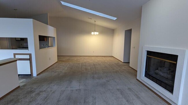 Building Photo - 903 Shadow Ln