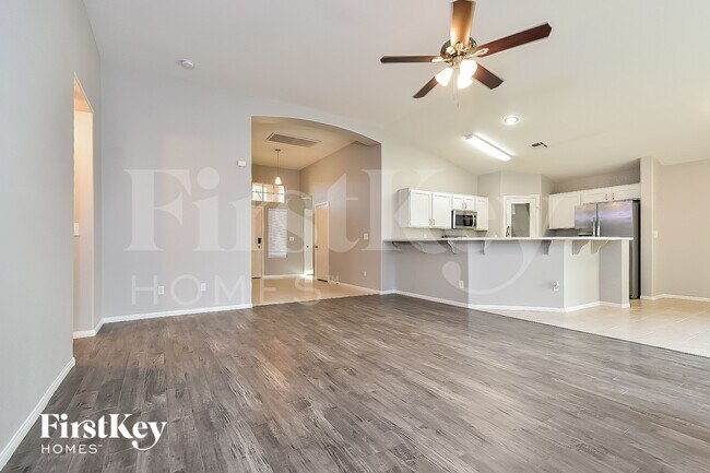 Foto del edificio - 7841 Olympus Ave