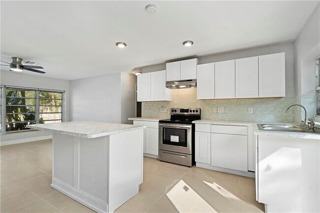 Foto del edificio - 1598 NE 36th St