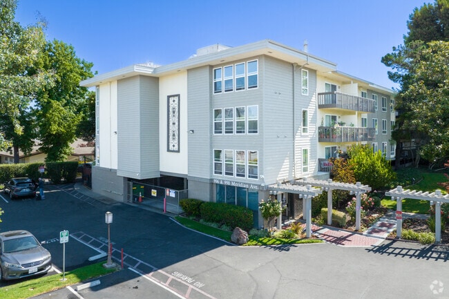 Building Photo - Willow Glen Apartments