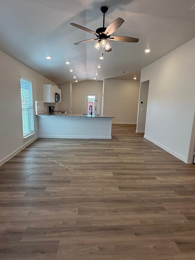 Foto del edificio - 6309 Poppy Dr