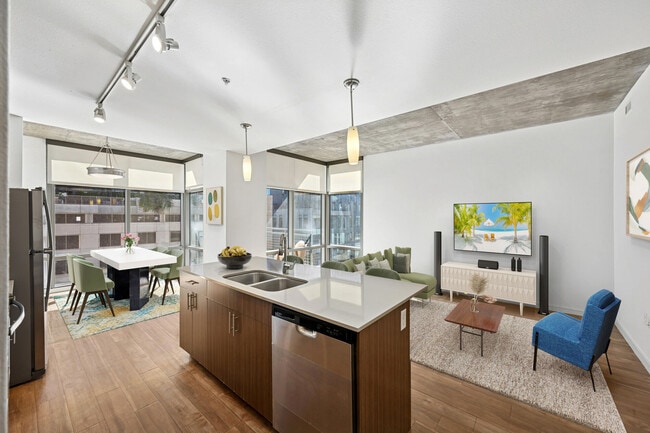 Building Photo - Cadence Union Station