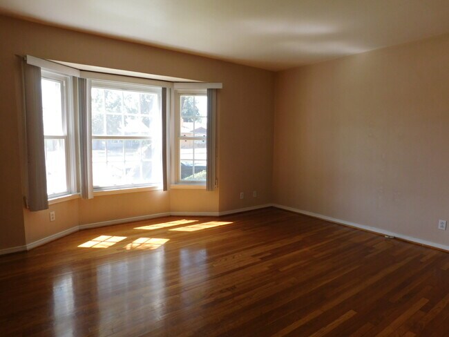 Building Photo - 3703 W Victory Blvd