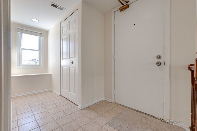 Building Photo - 247 Southwick Ct