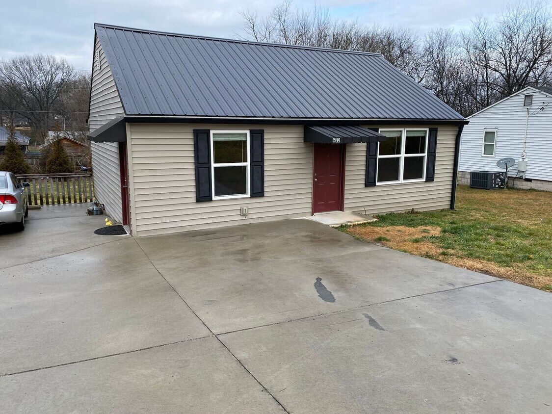 Primary Photo - City of Alcoa 37701 - 2 bedroom 1 bath hom...