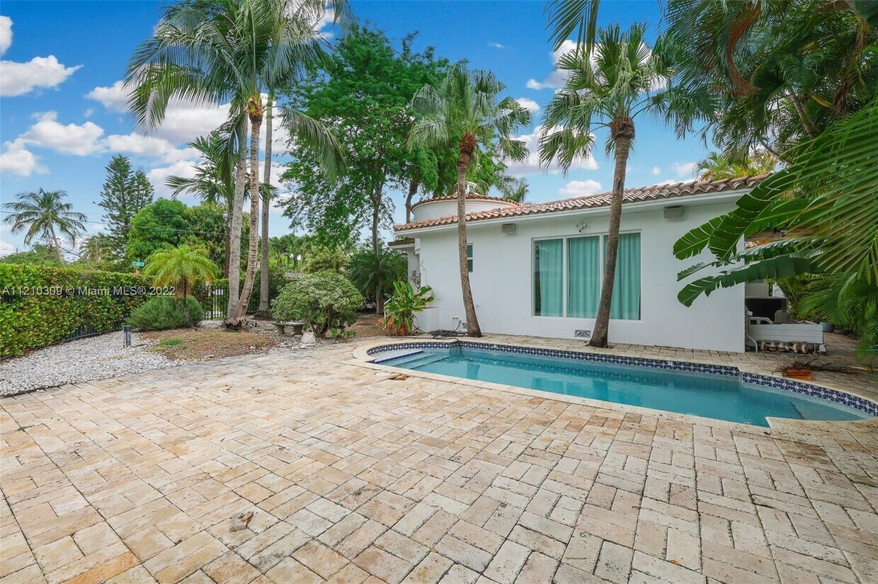 2925 Prairie Ave, Miami Beach, FL 33140 House for Rent in Miami Beach