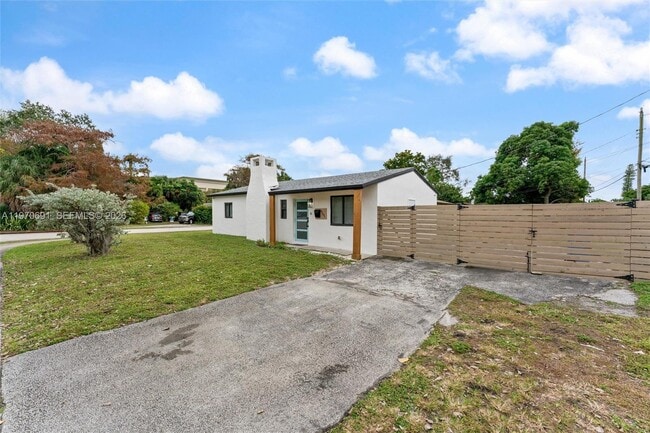 Building Photo - 6161 NE 7th Ave