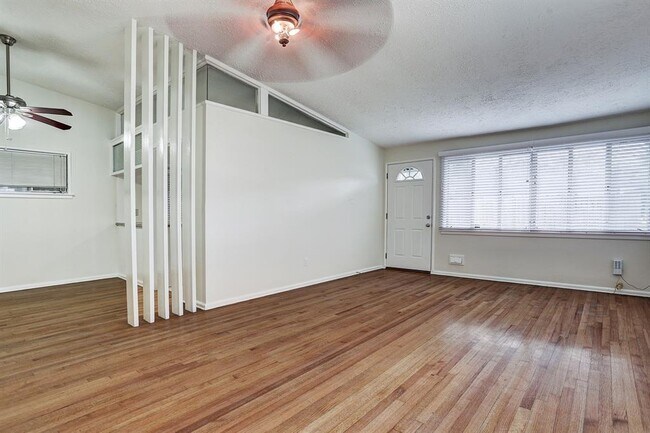 Foto del edificio - 3925 Childress St